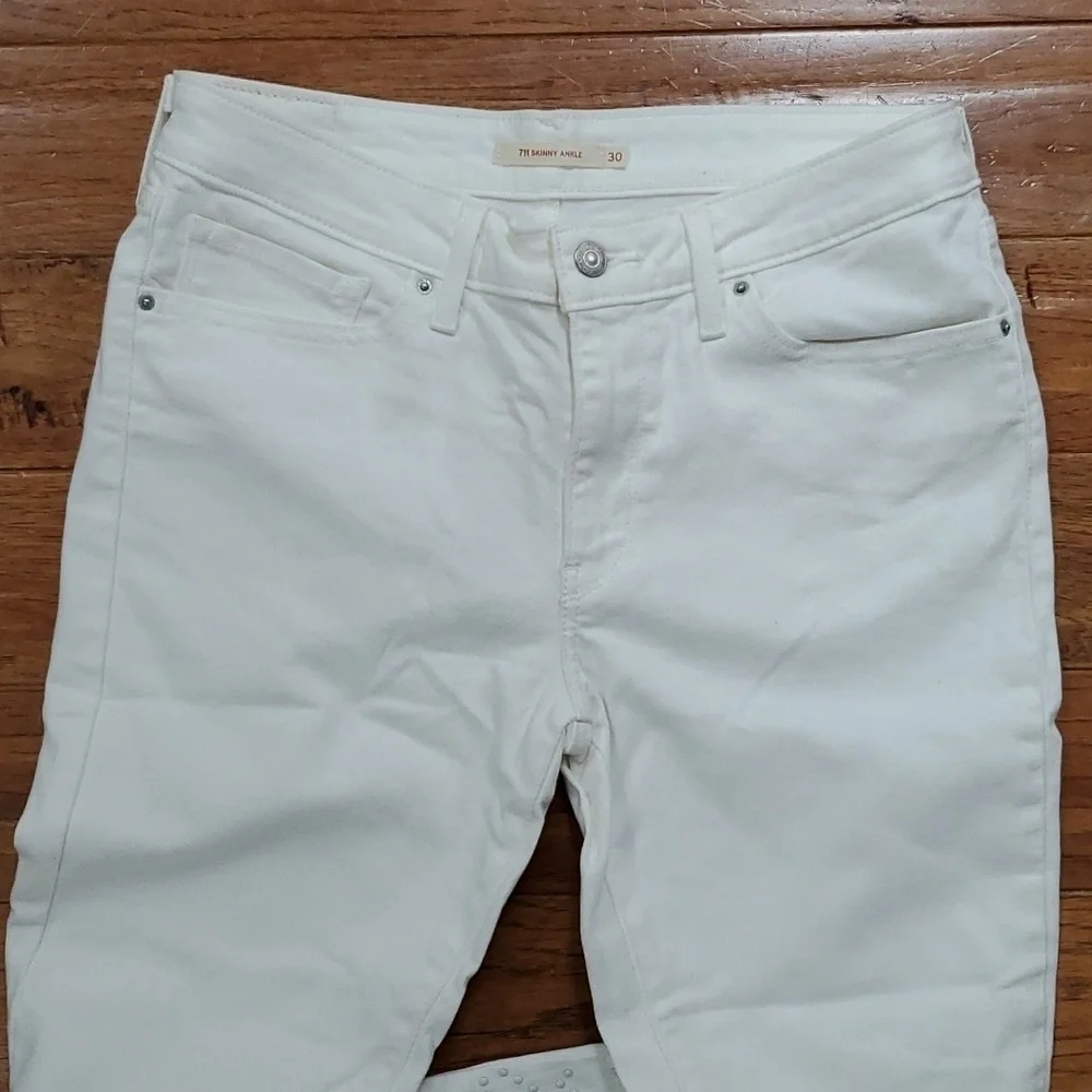 Levi's 711 skinny ankle white jeans